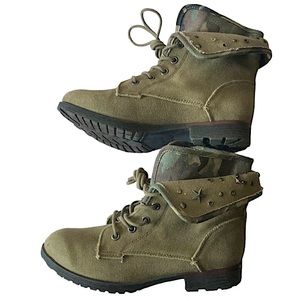 Army Green Boots Size 7 Womens